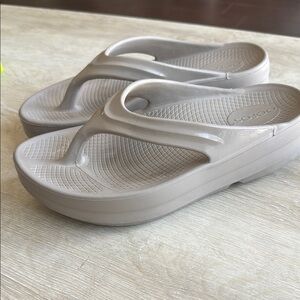 Oofos Oomega Oolala Sandal Nomad 9